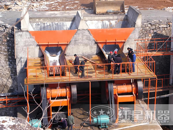 顎式破碎機(jī)安裝現(xiàn)場(chǎng) 顎式破碎機(jī)安裝現(xiàn)場(chǎng)
