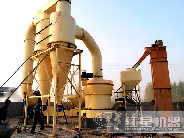 高嶺土雷蒙磨粉機(jī)磨粉客戶現(xiàn)場 高嶺土雷蒙磨粉機(jī)磨粉客戶現(xiàn)場