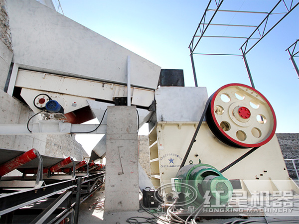 砂石骨料生產線鄂破工作現(xiàn)場 砂石骨料生產線鄂破工作現(xiàn)場