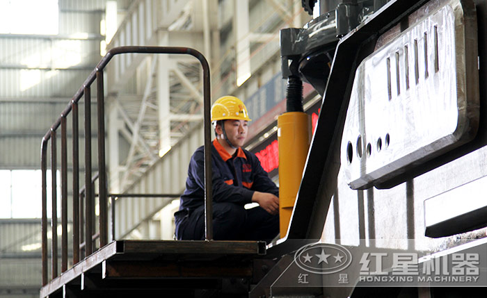 流動(dòng)碎石機(jī)生產(chǎn)車間 流動(dòng)碎石機(jī)生產(chǎn)車間