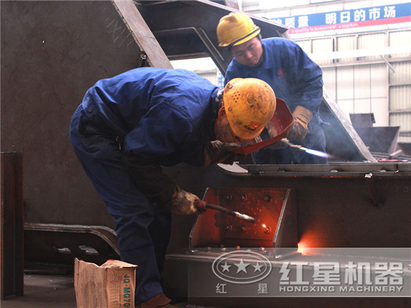 移動(dòng)制砂機(jī)生產(chǎn)車間 移動(dòng)制砂機(jī)生產(chǎn)車間