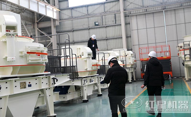 用戶來廠實地考察制砂機(jī)設(shè)備 用戶來廠實地考察制砂機(jī)設(shè)備