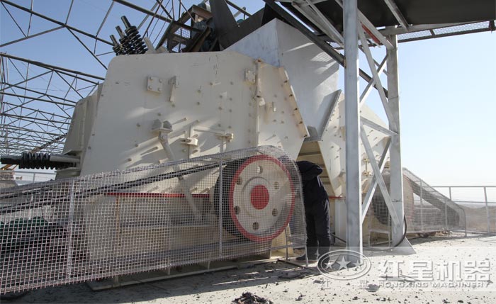 反擊式破碎機工作現(xiàn)場實拍 反擊式破碎機工作現(xiàn)場實拍