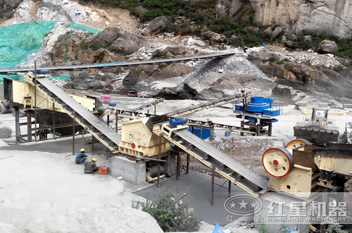 河卵石制沙機(jī)工作現(xiàn)場(chǎng) 河卵石制沙機(jī)工作現(xiàn)場(chǎng)