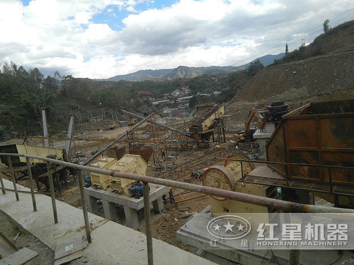 采用顎式破碎機(jī)和反擊式破碎機(jī)的生產(chǎn)現(xiàn)場(chǎng)安裝現(xiàn)場(chǎng) 采用顎式破碎機(jī)和反擊式破碎機(jī)的生產(chǎn)現(xiàn)場(chǎng)安裝現(xiàn)場(chǎng)