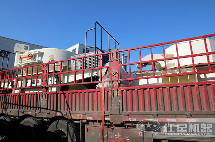 紅星制沙機設備被分解裝車運走 紅星制沙機設備被分解裝車運走