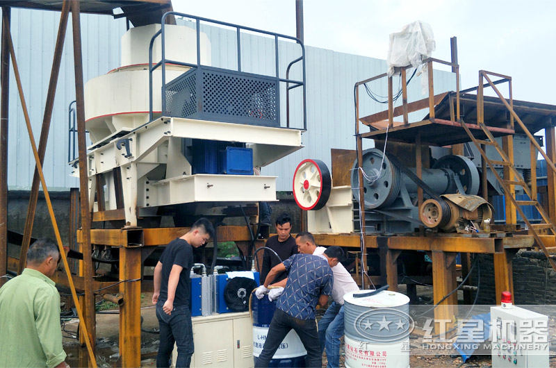 生產(chǎn)線安裝現(xiàn)場 生產(chǎn)線安裝現(xiàn)場