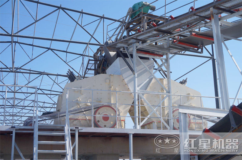 反擊式破碎機現(xiàn)場 反擊式破碎機現(xiàn)場