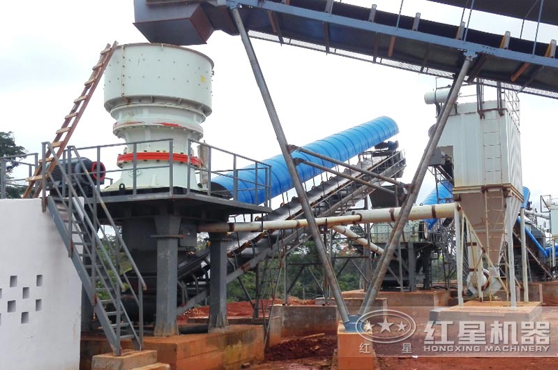 圓錐破碎機(jī)現(xiàn)場實拍 圓錐破碎機(jī)現(xiàn)場實拍