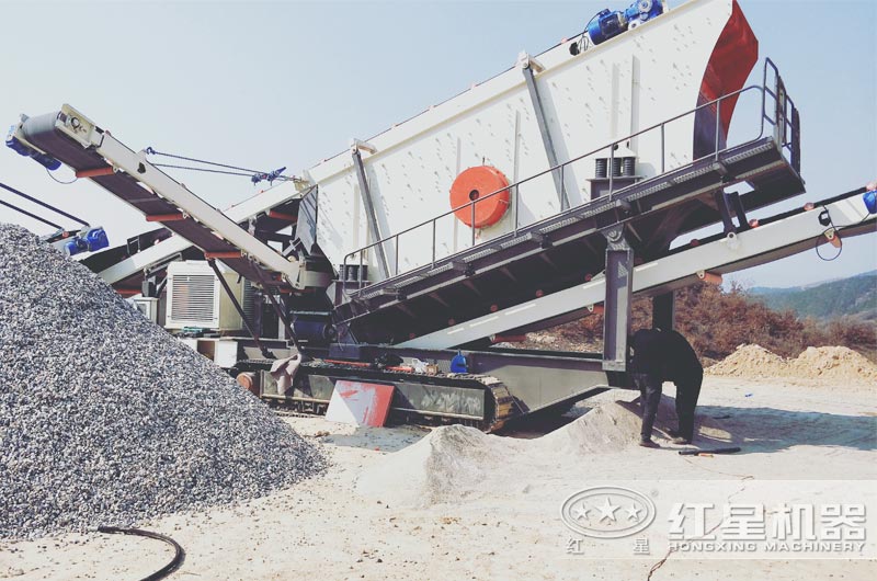履帶式小型移動篩石機(jī) 履帶式小型移動篩石機(jī)
