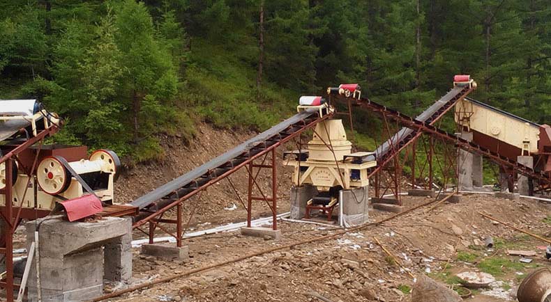 直通式?jīng)_擊制砂機現(xiàn)場 直通式?jīng)_擊制砂機現(xiàn)場