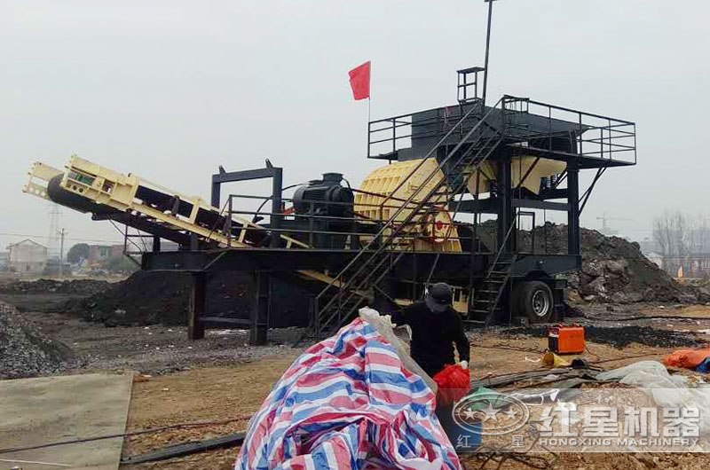移動重錘式粉煤機(jī)生產(chǎn)現(xiàn)場