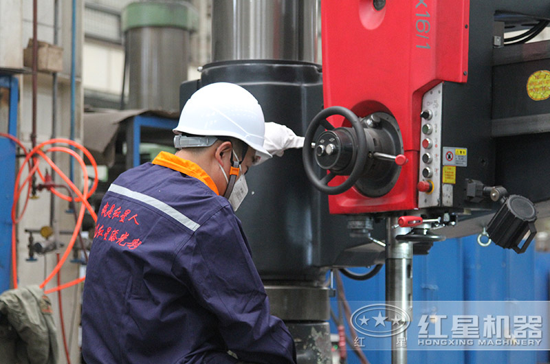 車(chē)間工人作業(yè)實(shí)景 車(chē)間工人作業(yè)實(shí)景