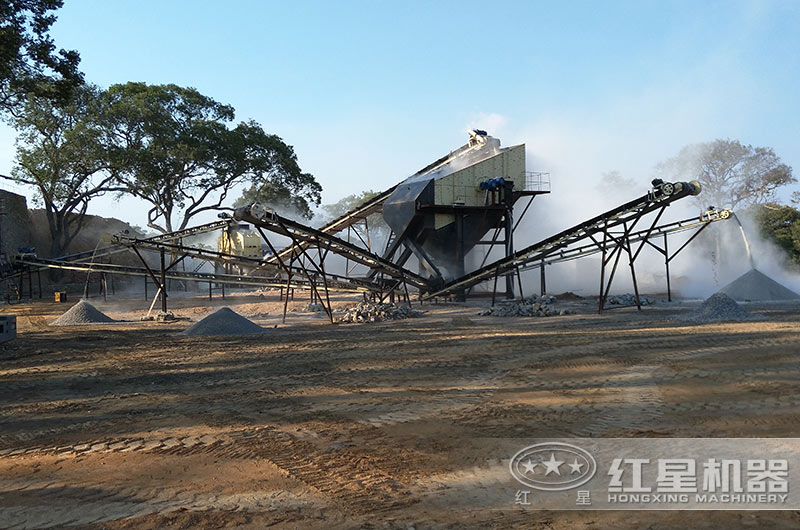 反擊破處理石灰石室外生產(chǎn)現(xiàn)場 反擊破處理石灰石室外生產(chǎn)現(xiàn)場