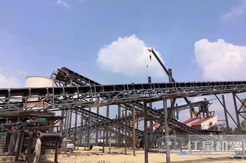 金礦破碎、篩分生產(chǎn)現(xiàn)場