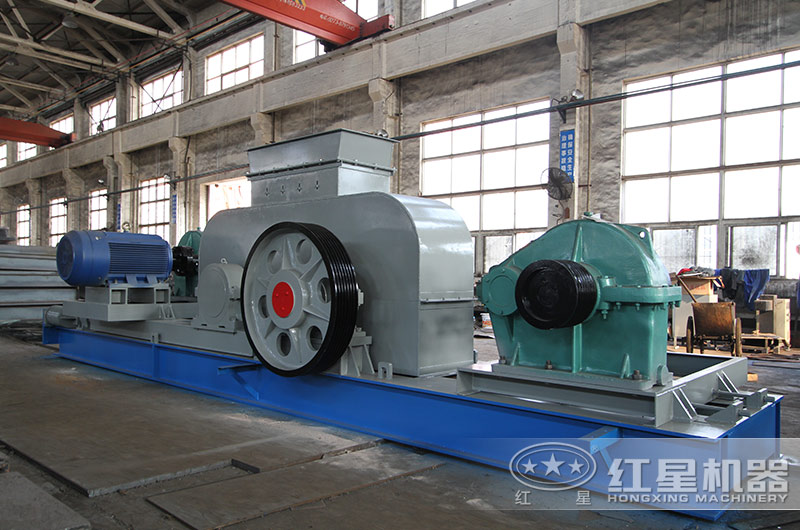 對(duì)輥破碎機(jī)車(chē)間實(shí)拍 對(duì)輥破碎機(jī)車(chē)間實(shí)拍