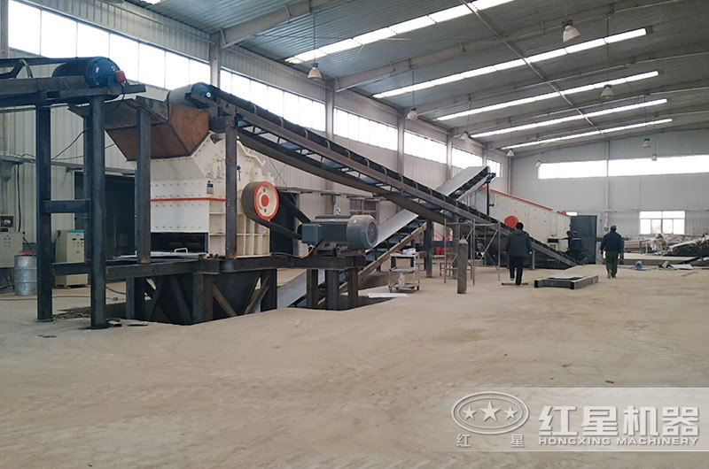 細碎機室內(nèi)生產(chǎn)現(xiàn)場搭建中 細碎機室內(nèi)生產(chǎn)現(xiàn)場搭建中