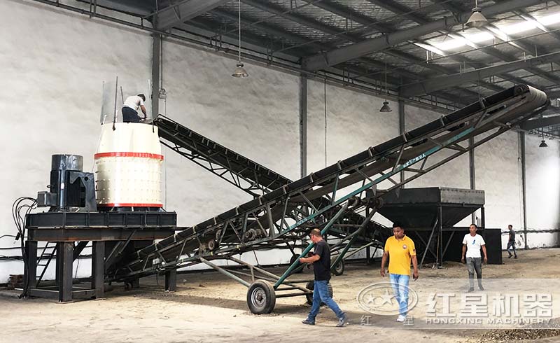 立式制砂機現(xiàn)場 立式制砂機現(xiàn)場