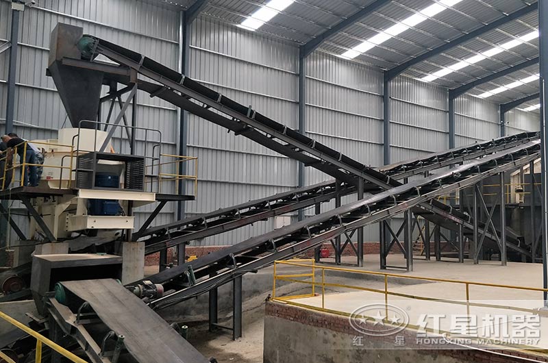 石英砂室內(nèi)加工現(xiàn)場 石英砂室內(nèi)加工現(xiàn)場