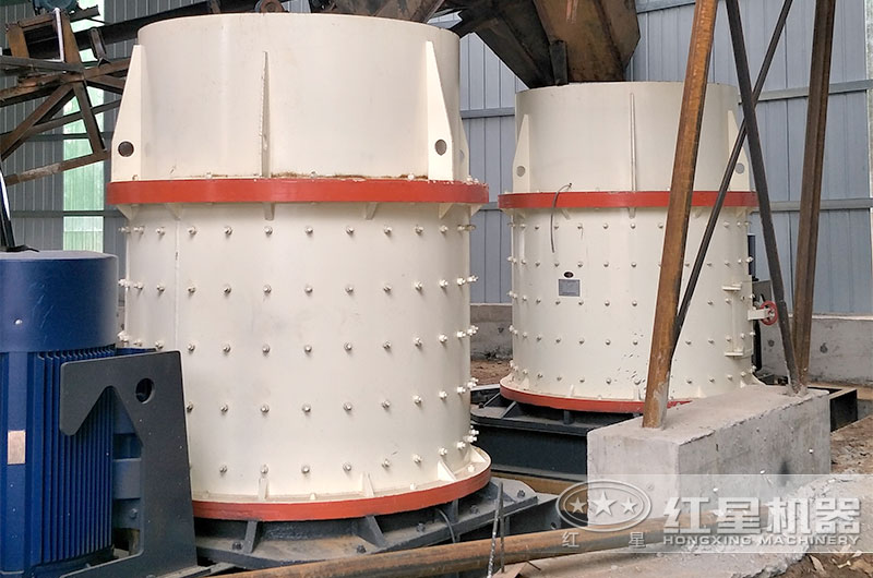 大型立軸式制砂機(jī)現(xiàn)場(chǎng)實(shí)拍 大型立軸式制砂機(jī)現(xiàn)場(chǎng)實(shí)拍