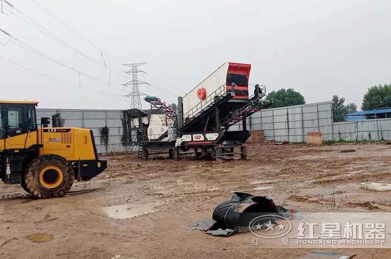 河北建廠用紅星移動式錘破制砂機 河北建廠用紅星移動式錘破制砂機