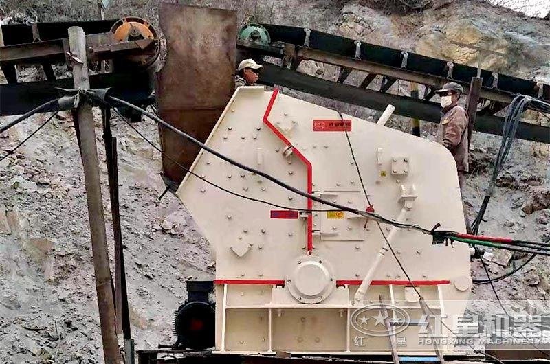 反擊破碎機(jī)現(xiàn)場實拍圖2 反擊破碎機(jī)現(xiàn)場實拍圖2
