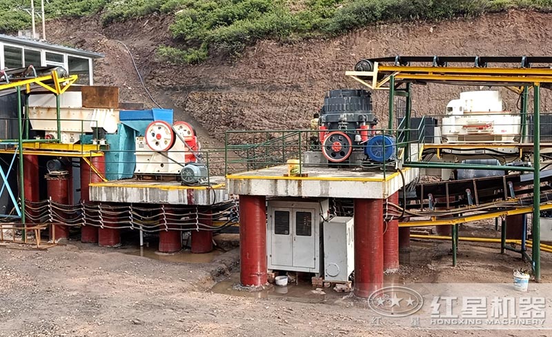 玄武巖制砂機(jī)工作現(xiàn)場(chǎng) 玄武巖制砂機(jī)工作現(xiàn)場(chǎng)