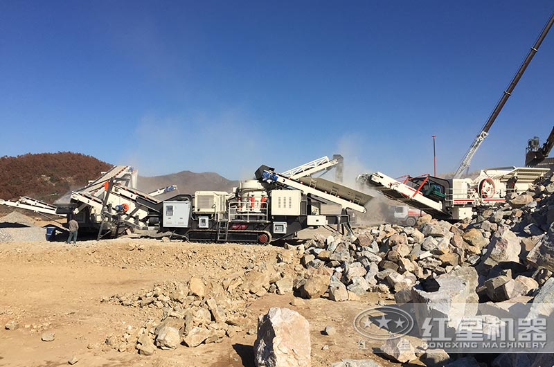 移動石子破碎機(jī)生產(chǎn)現(xiàn)場 移動石子破碎機(jī)生產(chǎn)現(xiàn)場