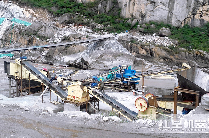 珍珠巖制砂生產(chǎn)現(xiàn)場 珍珠巖制砂生產(chǎn)現(xiàn)場