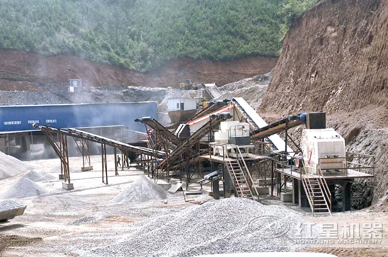 制砂機(jī)生產(chǎn)線現(xiàn)場，破碎軟料