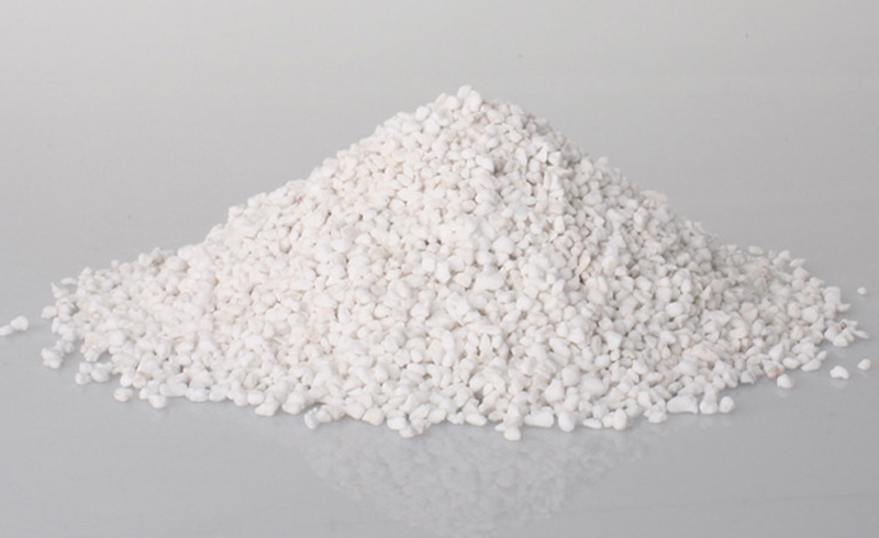 珍珠巖粉碎后有哪些用途？需要哪些設(shè)備？