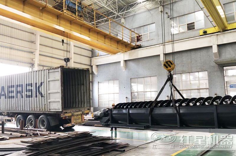 紅星螺旋洗石機(jī)裝車(chē)準(zhǔn)備發(fā)貨 紅星螺旋洗石機(jī)裝車(chē)準(zhǔn)備發(fā)貨