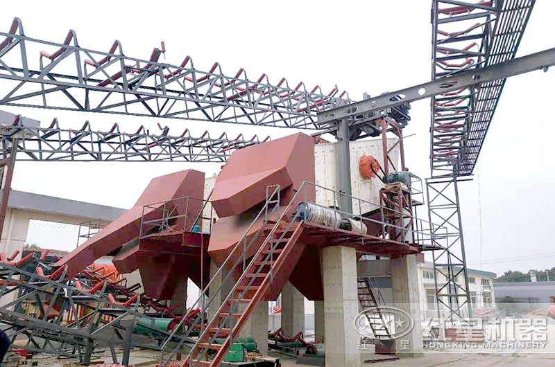 現(xiàn)場(chǎng)實(shí)拍，圓振動(dòng)篩