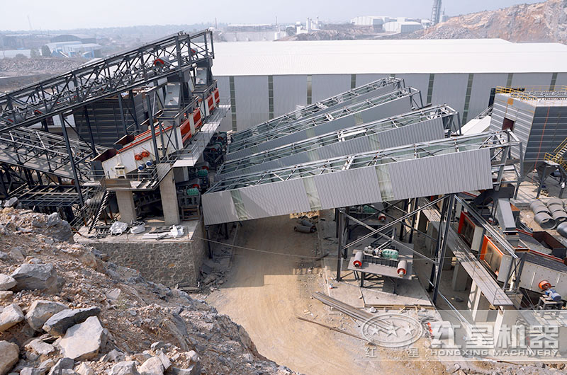 加工碎石料現(xiàn)場，符合環(huán)保標準