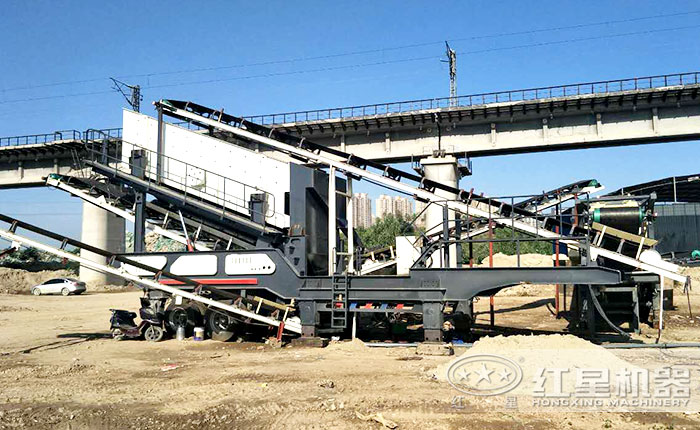 大型鐵礦石移動破碎機(jī) 大型鐵礦石移動破碎機(jī)