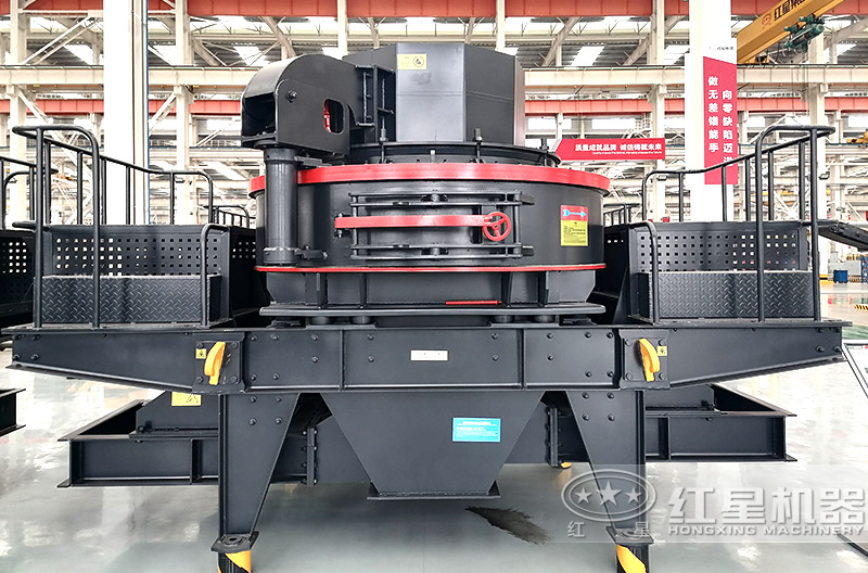 鵝卵石制沙機(jī)型號時(shí)產(chǎn)300噸有哪些，一臺價(jià)格多少？附視頻