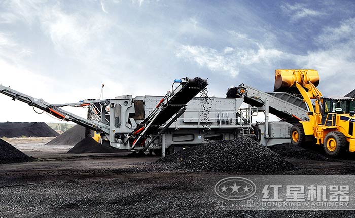 移動石子破碎機作業(yè)現(xiàn)場 移動石子破碎機作業(yè)現(xiàn)場