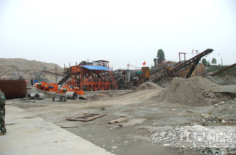 小型液壓對輥破碎機(jī)常用型號及價(jià)格，提供現(xiàn)場視頻